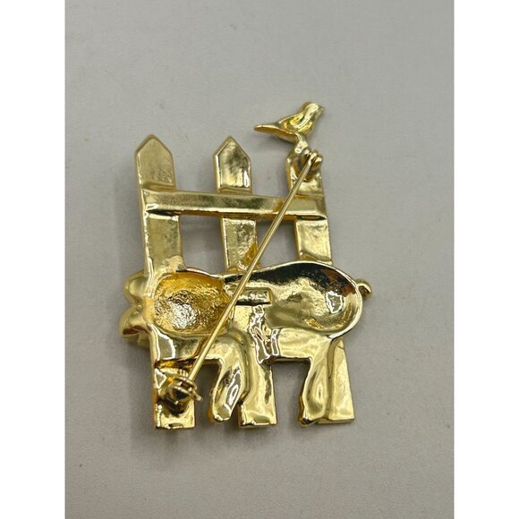 Vintage Matte Shiny Gold Tone AJC Pin Brooch Pig Stuck in Fence Bird On Picket - Picture 4 of 5